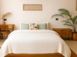 Prithvi Hotel Rishikesh - Aesthetic Quite Rooms With Smart TV, AC, WiFi and free airport pickup for 7 plus night stays in Upper Tapovan, hotel in Rishīkesh