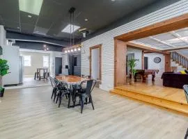 L'Auberge Saint-Anne 5BR with Billard & Hot Tub