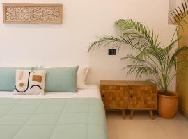 Prithvi Hotel Rishikesh - Aesthetic Quite Rooms With Smart TV, AC, WiFi and free airport pickup for 7 plus night stays in Upper Tapovan, hotel in Rishikesh