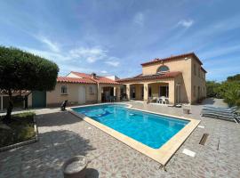 Villa XXL Méditerranée 6 suites parentales 250m2، فندق في سوريد