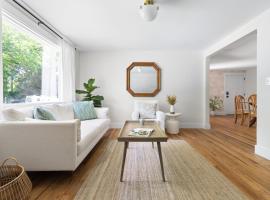 Luxury King 125 year historic home 2 blocks from Main St、クレイトンのホテル