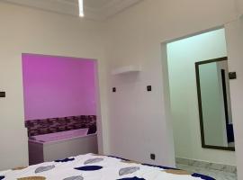 Studio américain avec jacuzzi, hotel v destinaci Porto-Novo