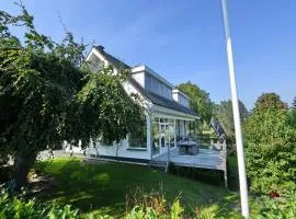Comfortable villa on Kaag island between the lakes
