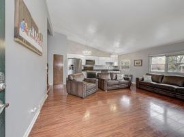 Pet Friendly Near Airport 25Mi to Downtown CHI: Villa Park şehrinde bir villa