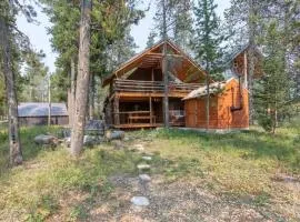 Blue Springs Pond Cabin - Near Yellowstone - Hot Tub
