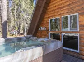 Rustic Cabin Retreat - Hot tub - Fire pit - BBQ -