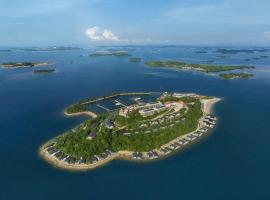 The Westin Nirup Island Resort & Spa，Belakangpadang的度假村
