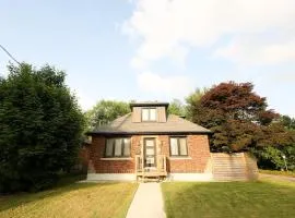 Tranquil Retreat 5BR House With 3 Bath and Backyard, Located Minutes Away From The Falls