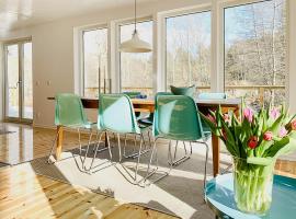 Charming House With Sea Proximity On Djurö, hotel v destinaci Djurhamn