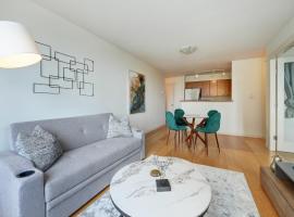 Astoria Escape - Bright condo with work desk by Victoria Prime!, hotel in Victoria