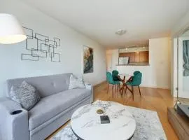 Astoria Escape - Bright condo with work desk by Victoria Prime!