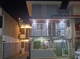 Cai Residence - Stylish 2BR Staycation near EK & Tagaytay Gateway, vila v destinaci Santa Rosa