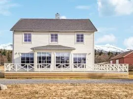 4 Bedroom Cozy Home In Hol I Tjeldsund
