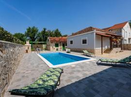 Beautiful Home In Benkovac With Wifi, hotell sihtkohas Benkovac