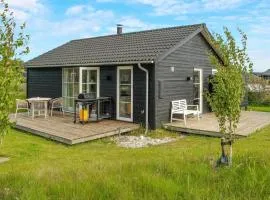 3 Bedroom Cozy Home In Lundby