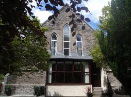 Holy Waters, hotel in Staveley