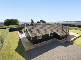 3 Bedroom Lovely Home In Jægerspris, five-star hotel in Jægerspris