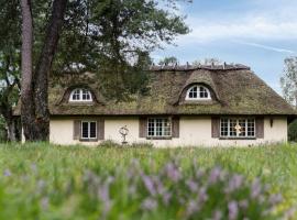 Historic, Charming House With A Fantastic Garden, hotel a Højby