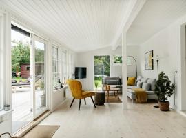 Bright And Classic House Near Høve Beach, hotel in Asnæs