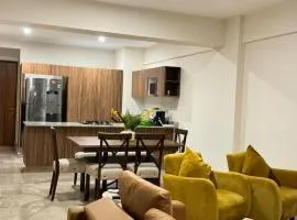 Apartamento con vista al mar y río, albercas, gym, facturamos