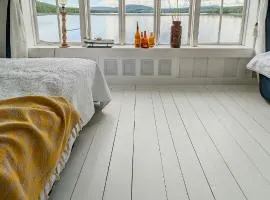 Lantlig Stuga Med Panoramautsikt Över Hansesjön