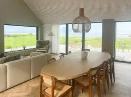 Unique Holiday Home Directly On The Beach