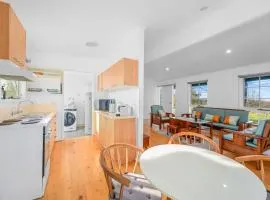 Fully Equipped Balnarring Cottage for 4 w pool