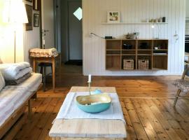 Summer House Near The Beach On M&oslash;n，Hovedskov的小屋