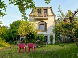 Charming Villa With A View Of Schermützelsee, hotel di Buckow