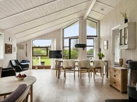 Open Spaces And Cozy Corners In Ristinge, hotel in Humble