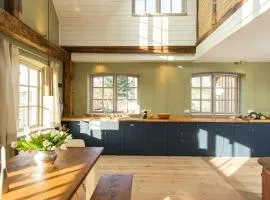 Spacious Vacation Apartment With A Garden View