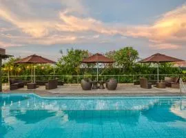 MCollection - Newport Stay by Runway Manila & Attractions