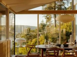 Newly Renovated Villa With Private Beach