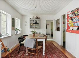 Lovely Plot With Sunroom And Green Surroundings, hôtel à Vejby