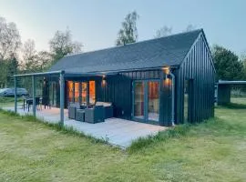 Charming Holiday Home Near The Beach