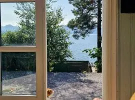 Charming Seaside Cabin In Tingvoll