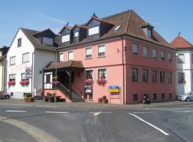 Hotel Schwarzes Ross, hotell i Schwarzach am Main