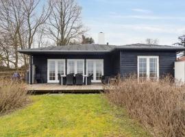 Beachfront Summerhouse With Amazing View And Peace, hotel in Hesselager
