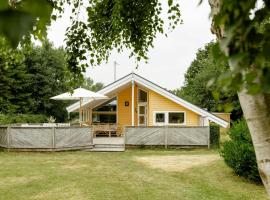 Home With Tranquility And Space For Play, hotel i Gedser