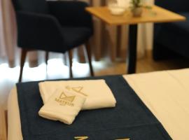 Mateus Hotel & Pool، فندق في جونية