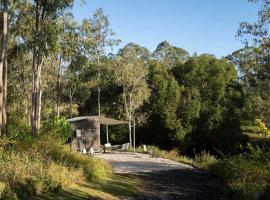 Hill Creek Tiny House 2 by Tiny Away, hotel din Perwillowen