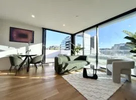 The ART Sub-Penthouse with Stunning Views