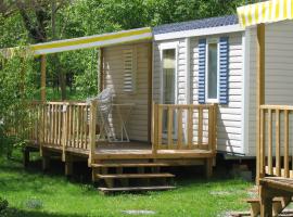 Camping du petit vaux Chez Camille, hotel with parking in Veynes