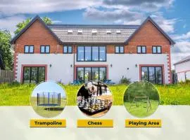 Farm House Manor Luxury 8 bedrooms & 7 bathrooms Farm House & 40 mins away from Tower