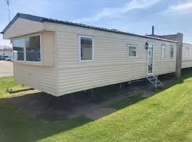Lovely 8 Berth Caravan For Hire In Essex At Naze Marine Park Ref 17181P