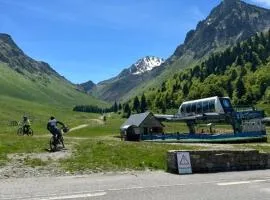 Studio cosy avec vue rivière et montagne