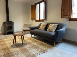 Volcanic Mieres Retreat