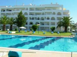 Quinta das Palmeiras - T2, hotel in Porches