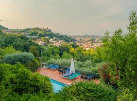 Villa CastleGrace Lake Garda - Italian Homing, hotel in Padenghe sul Garda