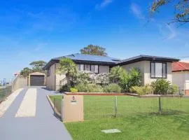 Sunny Shores Retreat Spacious & Relaxing Escape